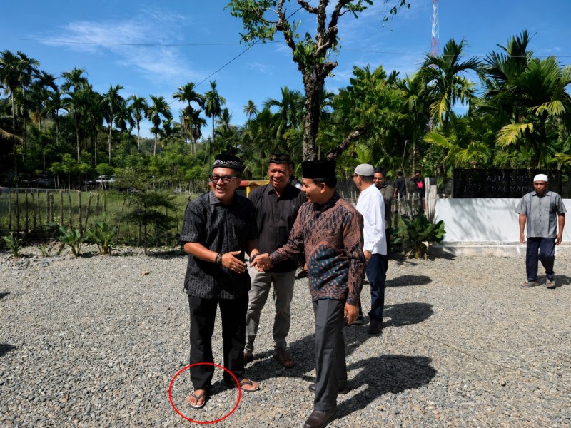 Sandal Jepit dan Kesuksesan, Potret Kesederhanaan Ujang Kasim yang Menginspirasi