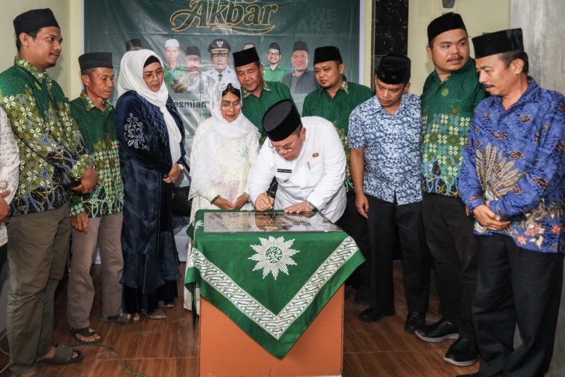 Peresmian Mushollah Muslimat, Wali Kota Wesly Silalahi Teken Prasasti