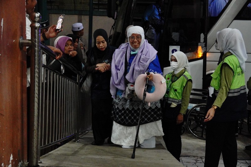 357 Jemaah Kloter 11 Debarkasi Medan Tiba di Tanah Air,