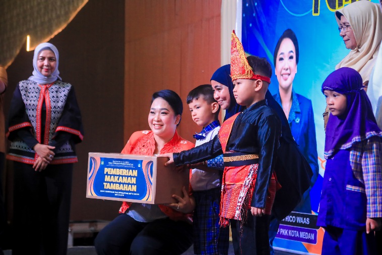 Bunda PAUD Kota Medan Airin Rico Waas Hadirkan Keceriaan dalam Program Makanan Tambahan untuk Anak PAUD