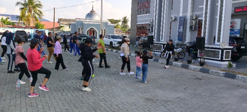 Jaga Kesehatan dan Kebersamaan, Kantor Imigrasi Belawan Gelar Senam Kebugaran Bersama Masyarakat