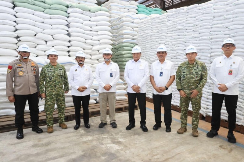 BULOG Perkuat Sinergi Ketahanan Pangan, Menko Polkam Tinjau Cadangan Beras Pemerintah di Sumatera Utara