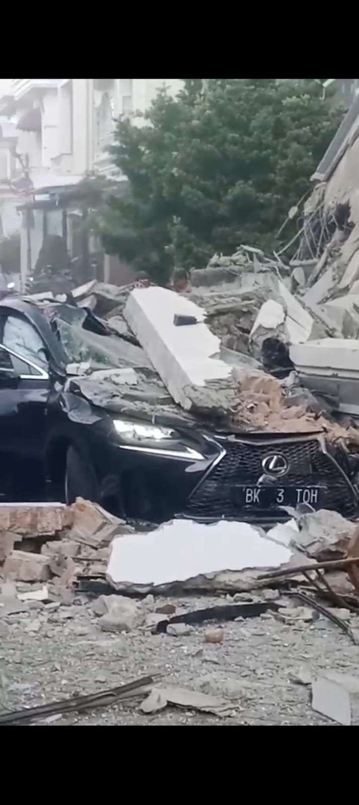 Ledakan Guncang Perumahan Grand Polonia ,  5 Rumah Hancur, Mobil Tertimpa