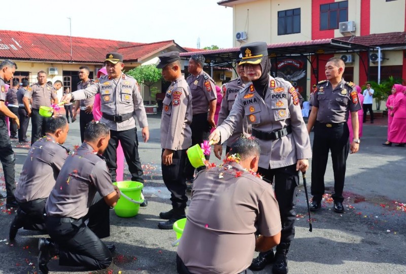 35 Personel Polres Tebingtinggi Naik Pangkat