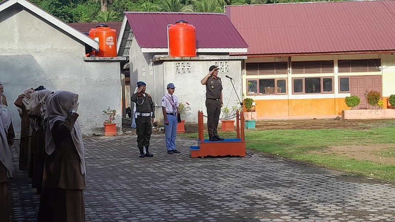 Satpol PP-WH Aceh Selatan Sosialisasikan Qanun Jinayat kepada Siswa SMAN 1 Tapaktuan