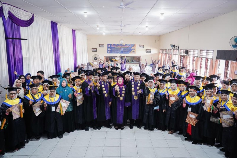 Wisuda Sekolah Lansia Sehati, Ketua TP PKK Dorong Peningkatan Kualitas Hidup Lansia