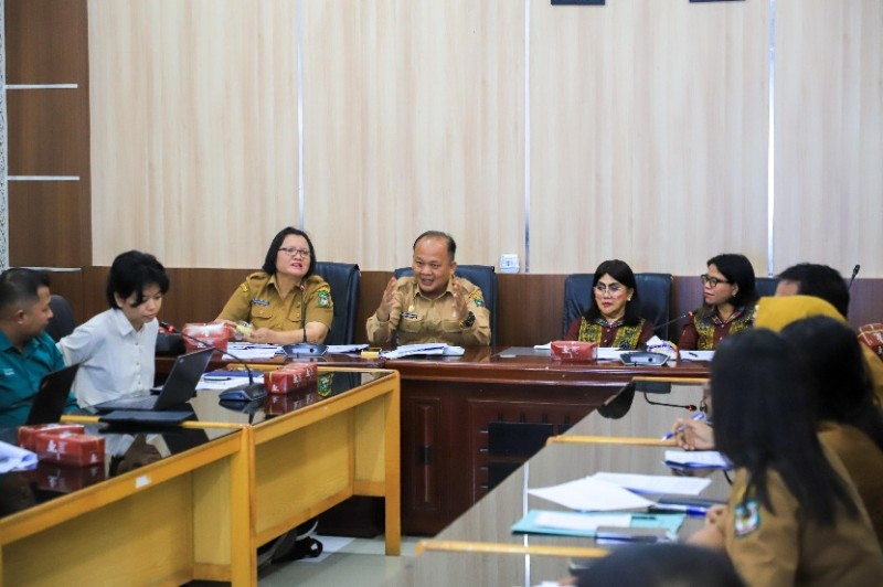 Ketua PKK Liswaty Bersama Fidelis Sembiring Bahas Ranperwa Posyandu