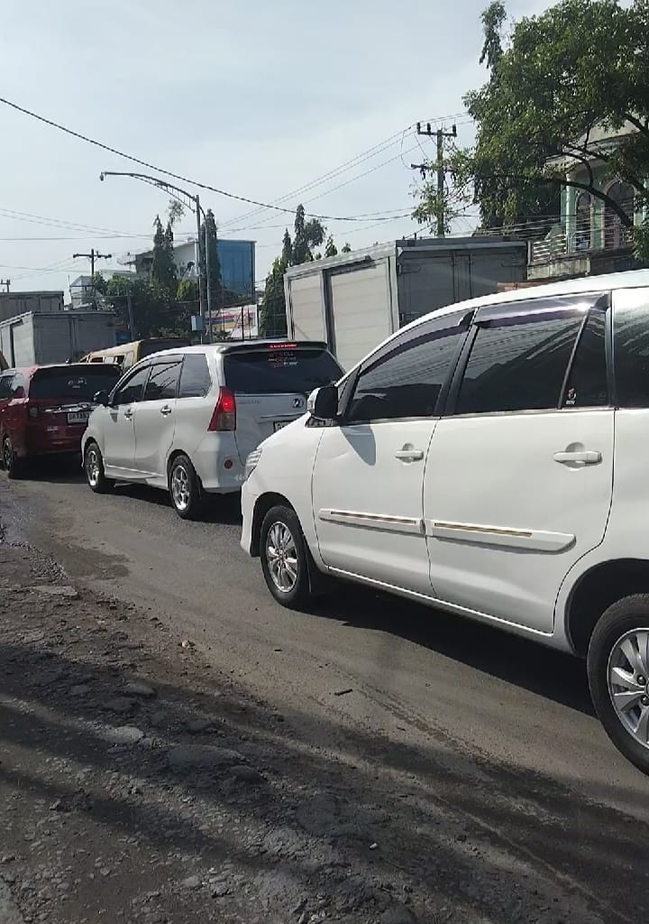 Warga dan DPRD Desak Rico Waas Evaluasi Rekayasa Lalu Lintas Jalan Letda Sujono, Kemacetan Dinilai Kian Parah