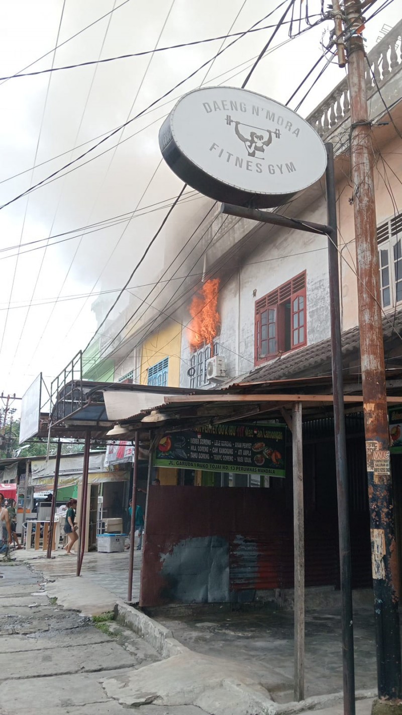Ruko  Terbakar di Perumnas Mandala