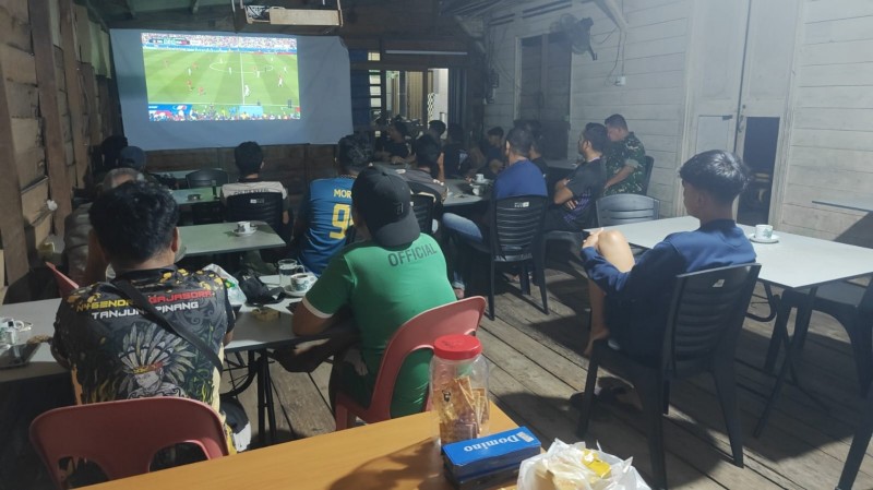 Sportivitas, Kerja Sama, Pantang Menyerah : Nilai Piala Dunia 2026 yang Ditanamkan Babinsa Koramil 06/Senayang