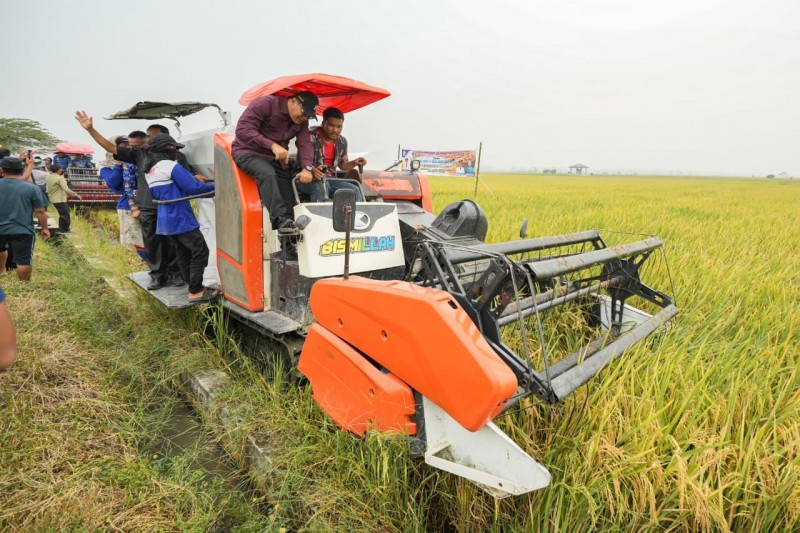 Dari Alsintan hingga Lumbung Padi, Bupati Deli Serdang Perkuat Dukungan untuk Petani Desa Sidoarjo II Ramunia