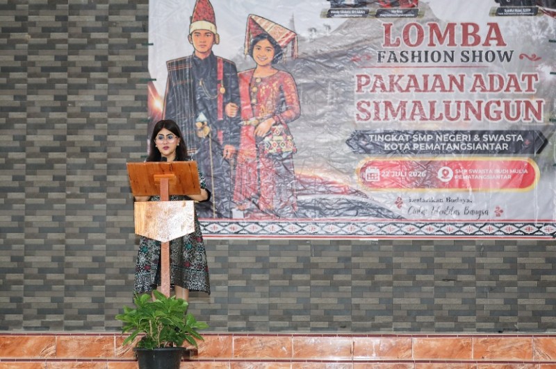 Ketua Dekranasda Ny, Lisswati Buka Lomba Fashion Show Pakaian Adat Simalungun