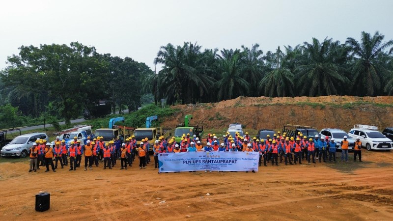 Sambut HUT ke-81 RI, Personel Delapan ULP PLN Bergerak Serentak Perkuat Keandalan Listrik di Rantau dan Kotapinang