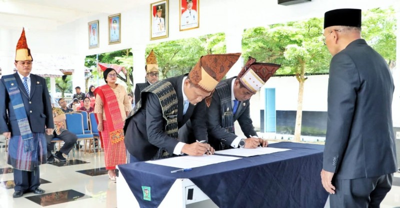 Perkuat Penyelenggaraan Pemerintahan, Bupati Anton Lantik 5 JPT Simalungun