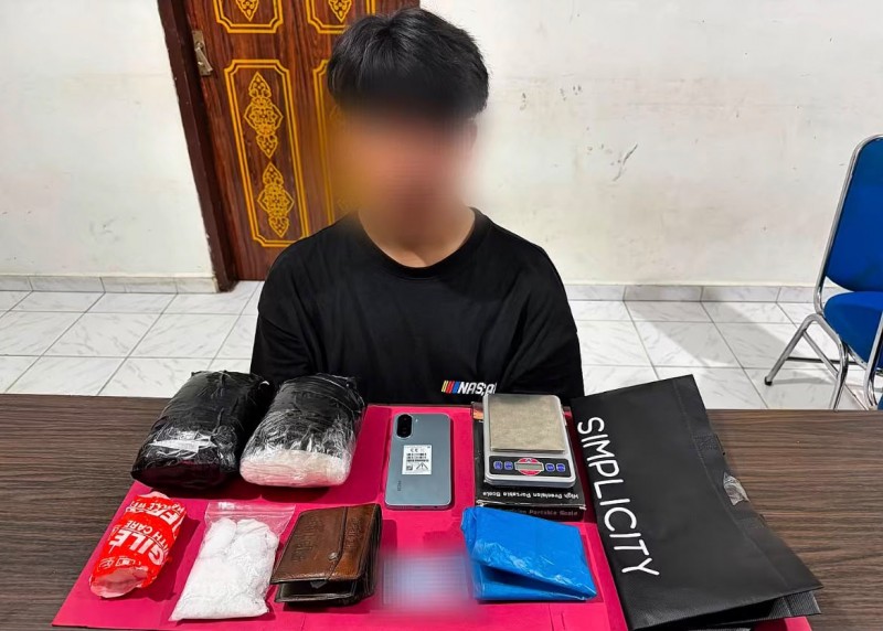 Disembunyikan Di Selangkangan, Sabu 2,2 Kg Berhasil Ditemukan Personel Polda Riau dan Avsec Bandara SSK II