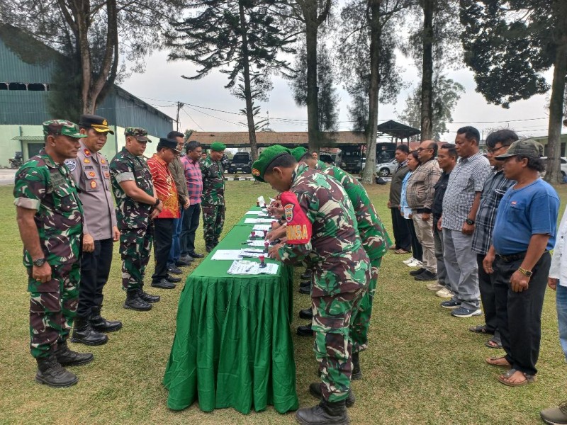Dandim 0205/TK Letkol Inf Robert Panjaitan Serahkan Sarpras KDKMP 50 Unit Kold Disel