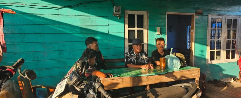 Perkokoh Ketahanan Wilayah, Babinsa Koramil 06/Senayang Kopda Hidayat Perkuat Kemanunggalan TNI-Rakyat (KTR) Cegah Dampak Negatif Era Digital