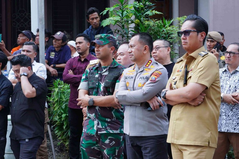 Rico Waas Kerahkan Alat Berat dan Tim Medis Tangani Ledakan di Perumahan Grand Polonia