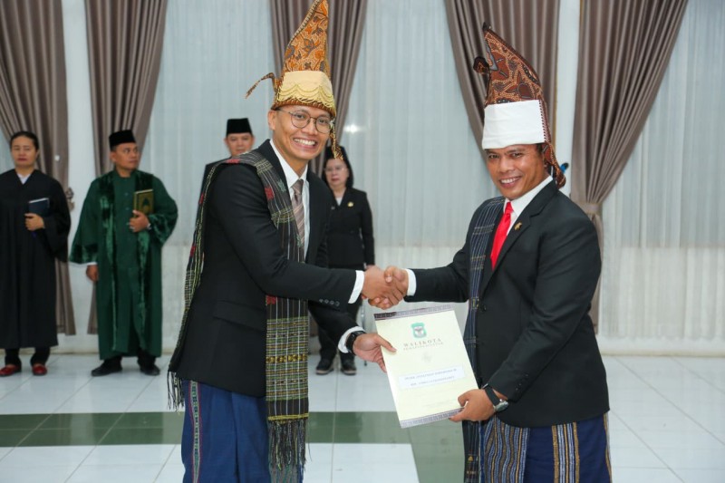 Wali Kota Wesly Melalui Sekda, Lantik Kadisdukcapil di Ruang Serbaguna