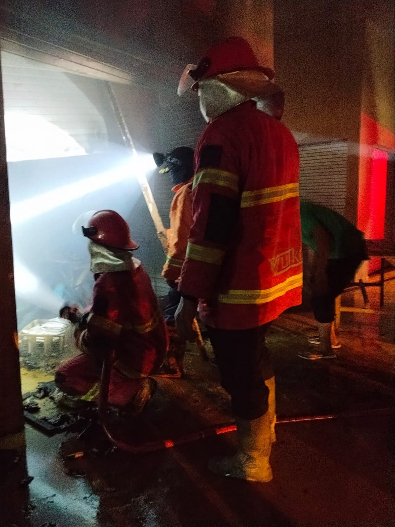 Kios Pedagang Pasar Bakaran Batu Terbakar