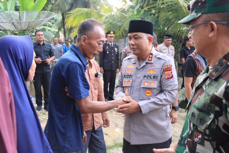 Kapolda Aceh dan Pangdam IM Takziah ke Rumah Duka Pratu Galuh Nugraha, Gugur Saat Bantu Penindakan Narkoba