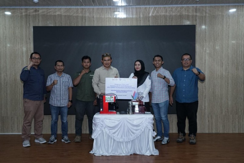 PLN Bekali 15 Pemuda Labuhanbatu Keterampilan dan Peralatan Usaha Barista