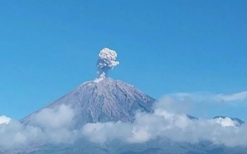 Selama Enam Jam, Gunung Semeru Erupsi Delapan Kali