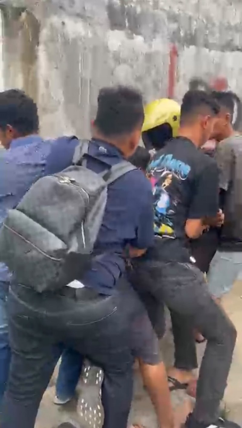 Pengedar Sabu dan Ganja di Bandar Khalipah Bergumul dengan Polisi saat Ditangkap