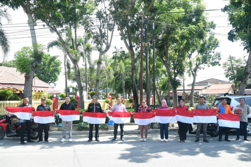 Gerakan Pembagian Bendera Merah Putih Dimulai, Pemkab Deli Serdang Ajak Warga Semarakkan HUT RI ke-81