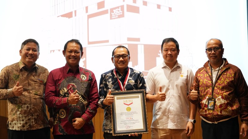Hutama Karya Melalui Anak Usaha Hutama Marga Waskita Raih Rekor MURI sebagai Tempat Istirahat dan Pelayanan Jalan Tol Pertama yang Memiliki Galeri Bud