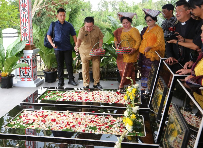 Wali Kota Wesly Hadiri Peresmian Renovasi Makam Tokoh dr Djasamen Saragih