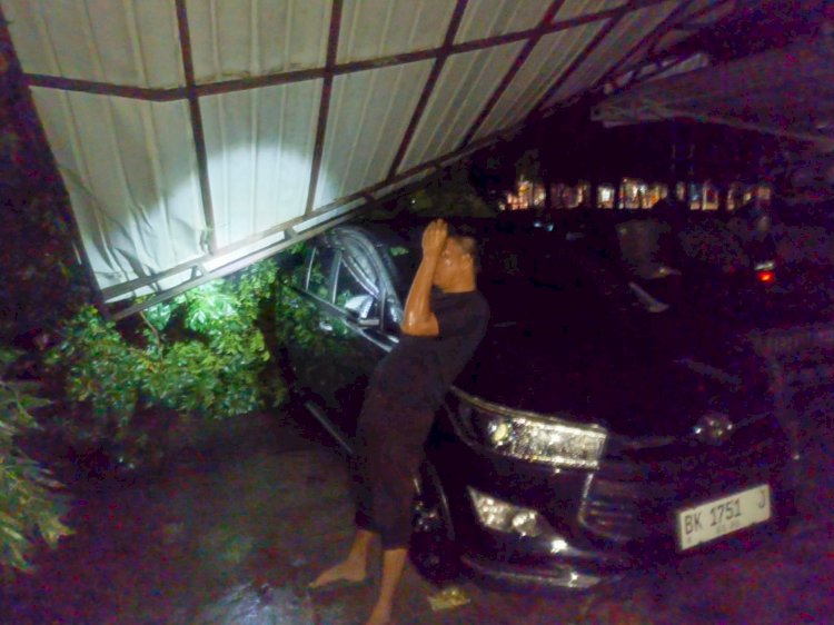 Tiga Mobil Dinas di Rumah Ketua DPRD Medan, APA PANTAS....???