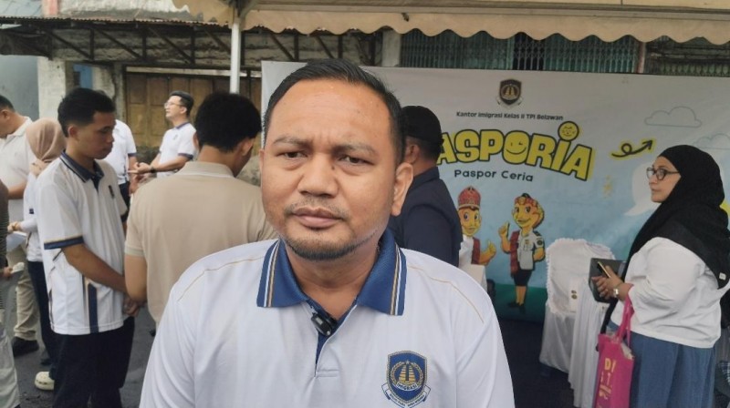 Kunjungi Langsung Lokasi Layanan, Kakanim Eko Yudis Parlin Rajagukguk Pastikan "Pasporia" Imigrasi Belawan Berjalan Maksimal di Hari Libur