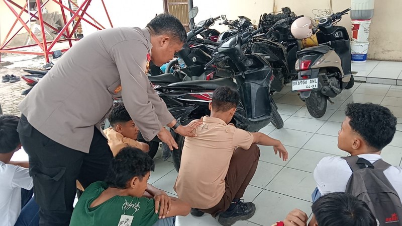 14 Pelajar Tawuran di Zein Hamid Diamankan