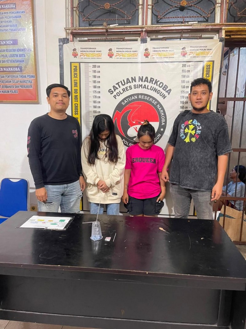 Polsek Gunung Malela Gerebek Kamar Hiburan Malam, Dua Perempuan Penikmat Sabu Menangis Saat Diringkus