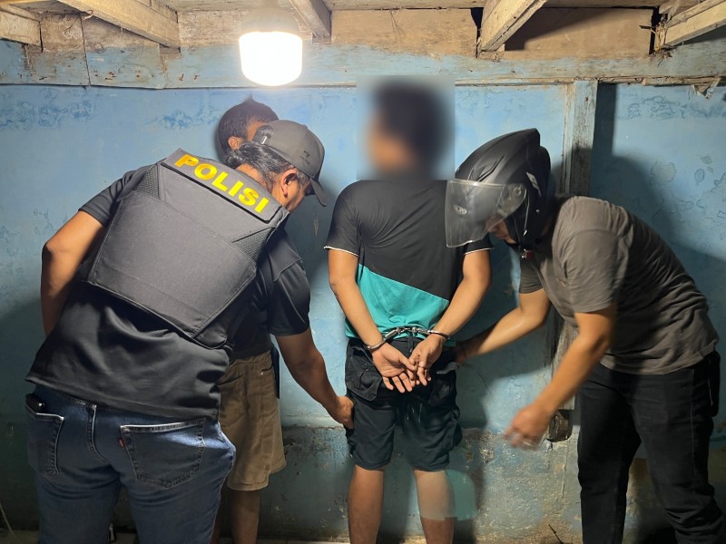 Polisi Gerebek Rumah di Bantaran Sungai Deli, IRT Diduga Bandar Sabu Ditangkap