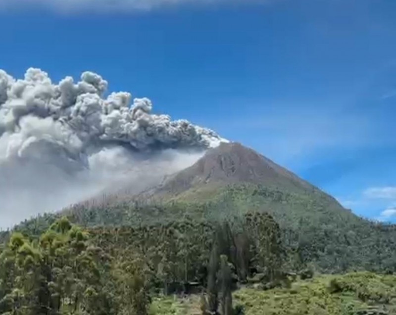 Status Gunung Sinabung Naik Ke Siaga Level III, Dansatgas Letkol Inf Robert Panjaitan: Tetap Waspada Dan Jauhi Zona Merah