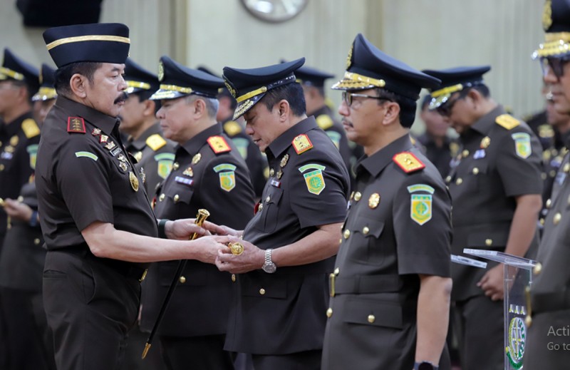 Jaksa Agung Lantik Kajati dan Pejabat Eselon II Kejagung, Beri Pesan Pemulihan Marwah Institusi