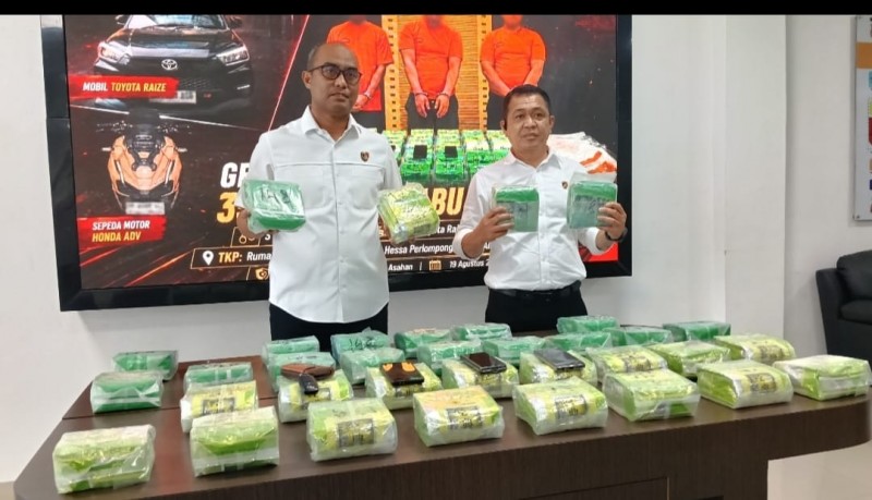 Paman dan Ponakan Kompak Bawa 35 Kg Sabu