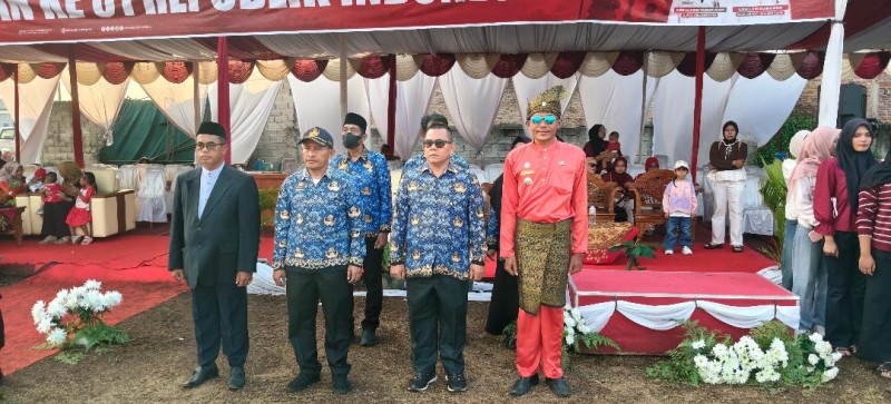Khidmat, Upacara Penurunan Bendera Merah Putih di Hamparan Perak Diwarnai Pemberian Penghargaan bagi Paskibra