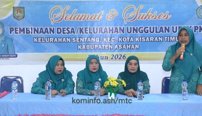 Ketua TP PKK Kabupaten Asahan Serahkan Bantuan kepada Poklak Kelurahan Sentang