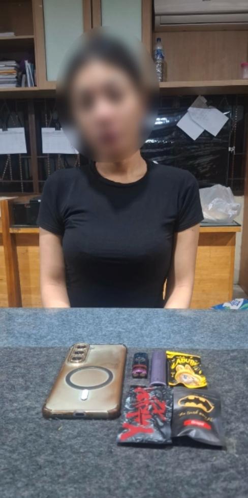 Transaksi di Parkiran Hotel, Polrestabes Medan Tangkap Wanita Cantik Pengedar Pod Getar