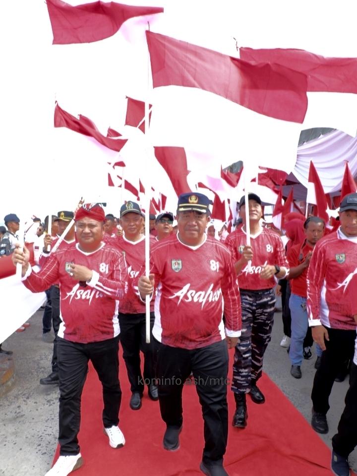 Kibarkan Bendera "Merah Putih" Ukuran Raksasa Di Muara Selat Malaka
