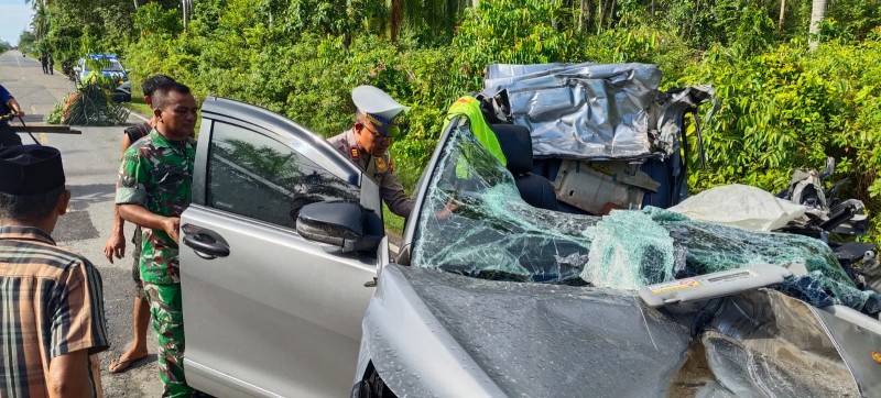 Kecelakaan Maut di Bakongan Timur, Toyota Innova Tabrak Fuso Parkir, Dua Orang Tewas