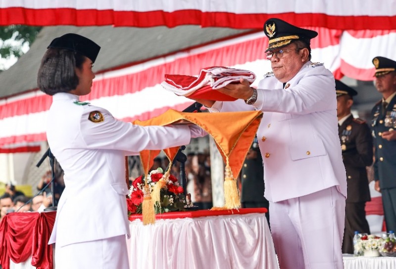 Wali Kota Wesly Irup Peringatan Detik-detik Proklamasi, Syalomita JH Pardede Bawa Baki Bendera Merah Putih