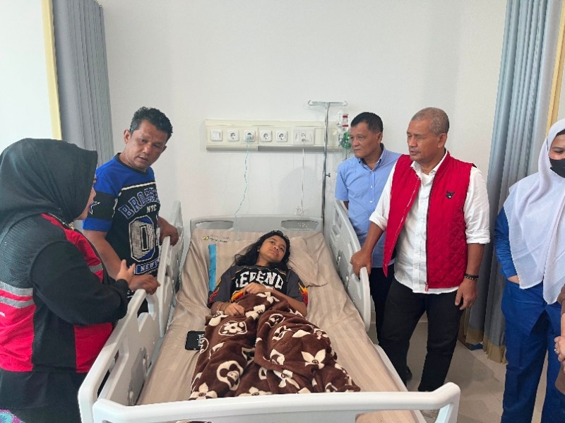 Kunjungi Korban Dugaan Keracunan MBG Sutarto Minta Investigasi Menyeluruh