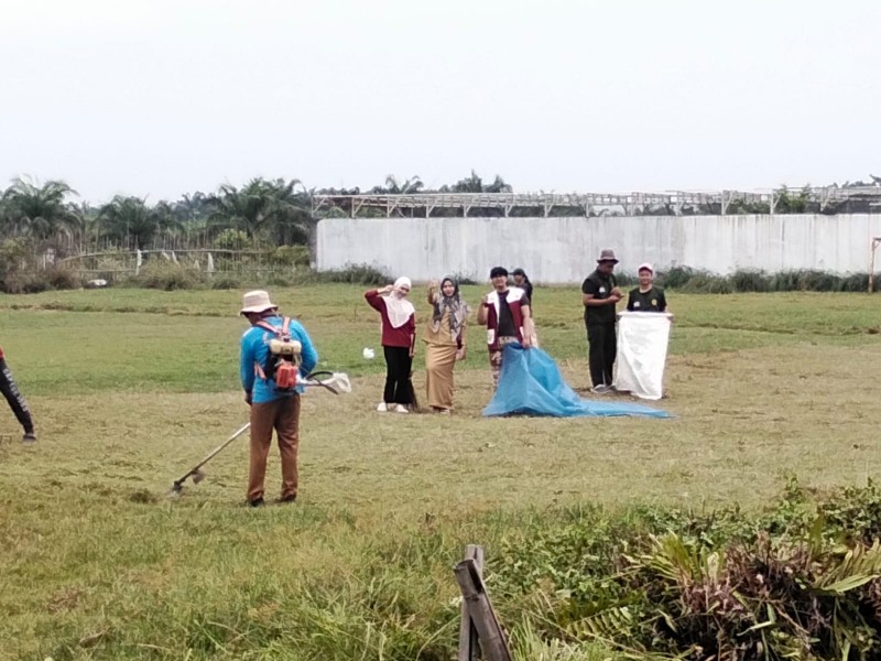 Semarak HUT RI, Kades Tanjung Rejo Ajak Warga dan Mahasiswa Gotong Royong