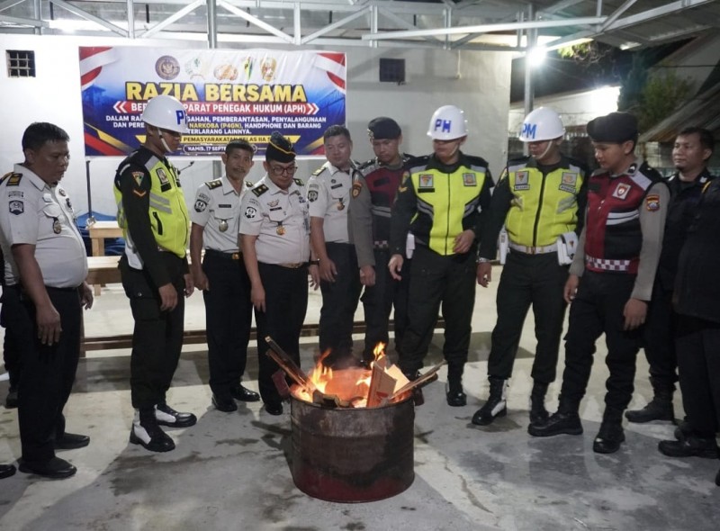 Perkuat Keamanan, Lapas Sibolga Gandeng APH Laksanakan Razia Gabungan Kamar Hunian*