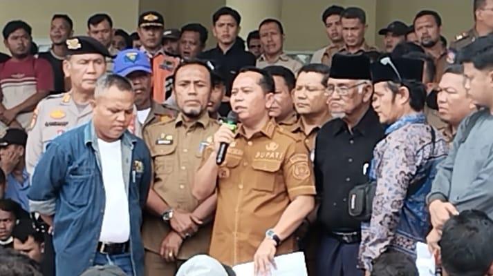 25 Desa Se-Aeknabara Barumun Kerahkan Ribuan Massa Desak Bupati Keluarkan Perda Hak Tanah Ulayat