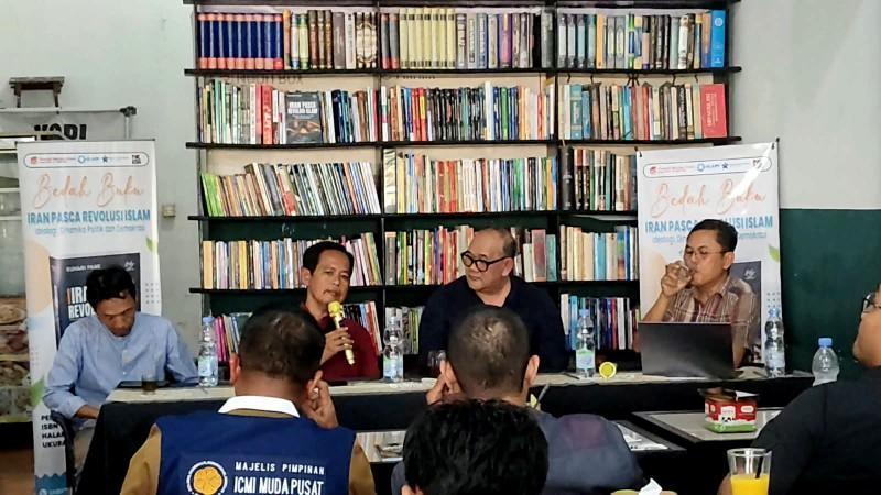 Sukses, Bedah Buku Bertajuk Iran Pasca Revolusi Islam: Ideologi, Dinamika Politik dan Demokrasi